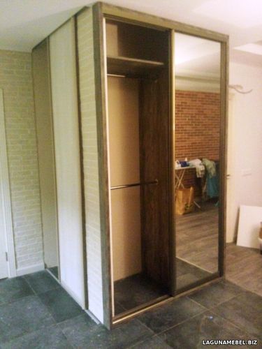 Угловая гардеробная комната